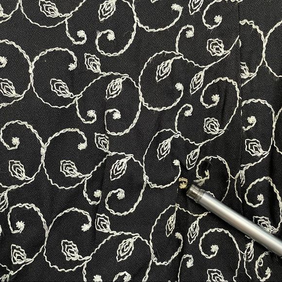 Vintage | 90s “Nu-Oz” Floral Embroidered Mini Dress - Picture 5 of 10